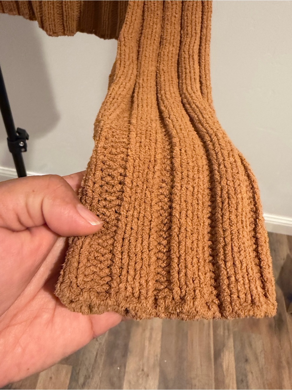 American Eagle Outfitters Cropped Ribbed Turtleneck Sweater - Cognac - Picture 3 of 4